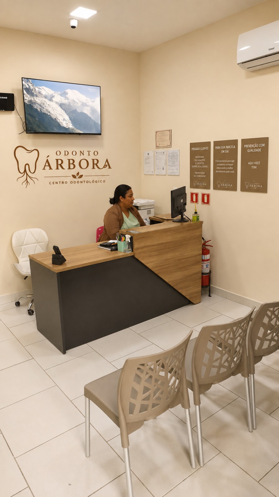 Recepção acolhedora da clínica Odonto Árbora em Jaguaré